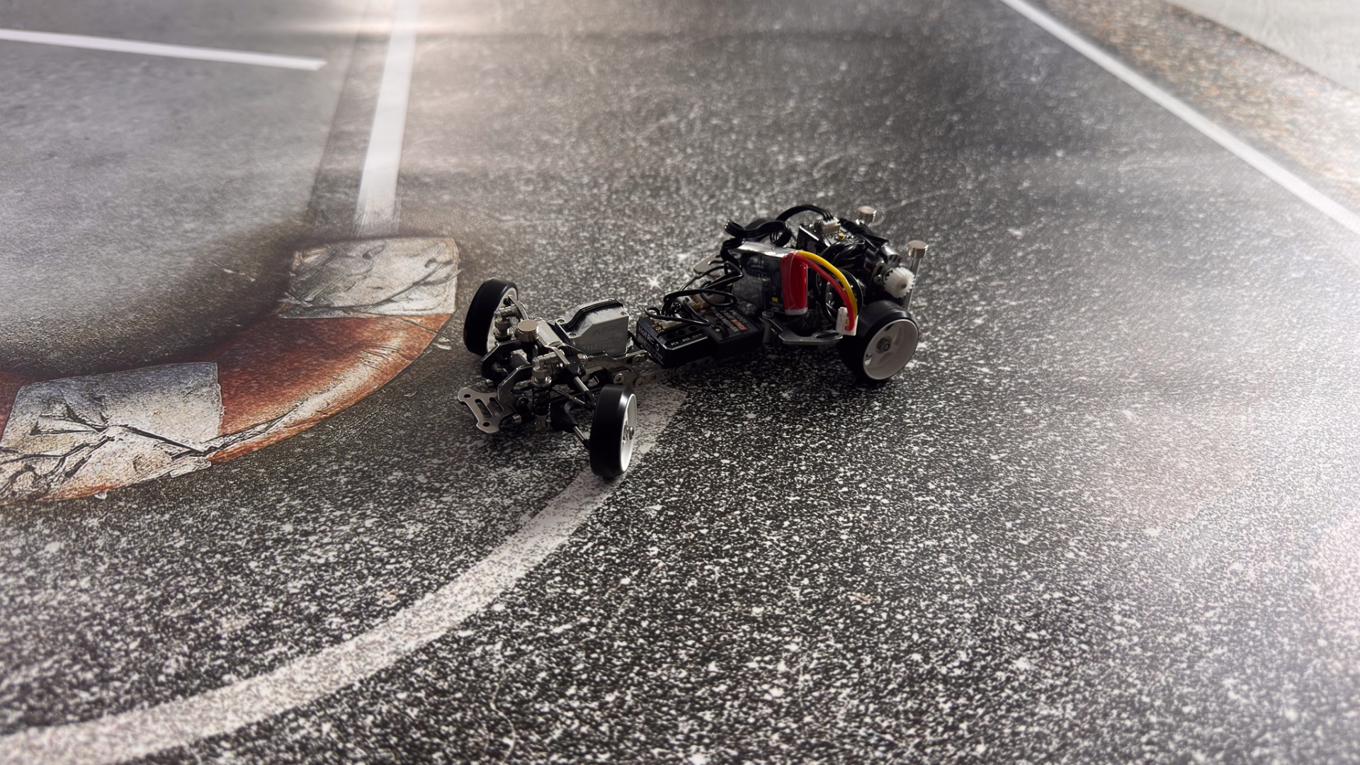 RC Drift Car driftet über die handveredelte Drift-Oberfläche
