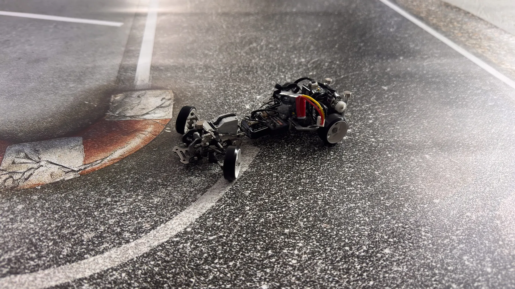 RC Drift Car driftet über die PVC-Drift-Strecke